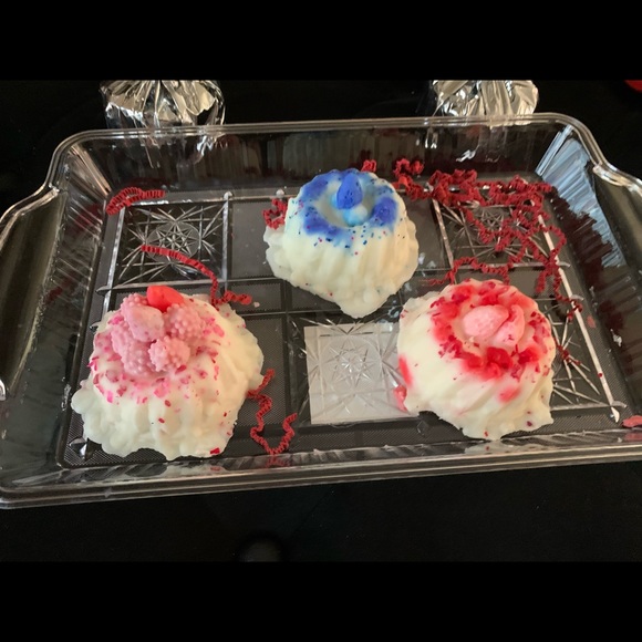 (3) Sweet Mini Bundt Cake Wax Melts - Picture 2 of 5